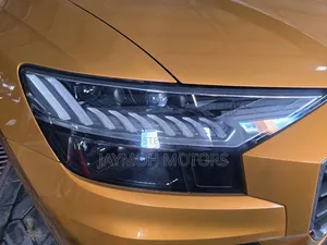 Audi Q8 2021 Yellow