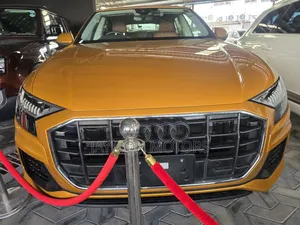 Audi Q8 2021 Yellow