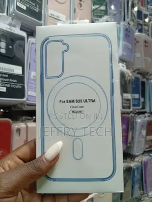 Magnetic Clear Case Designed for the Samsung Galaxy S25 Ultra.