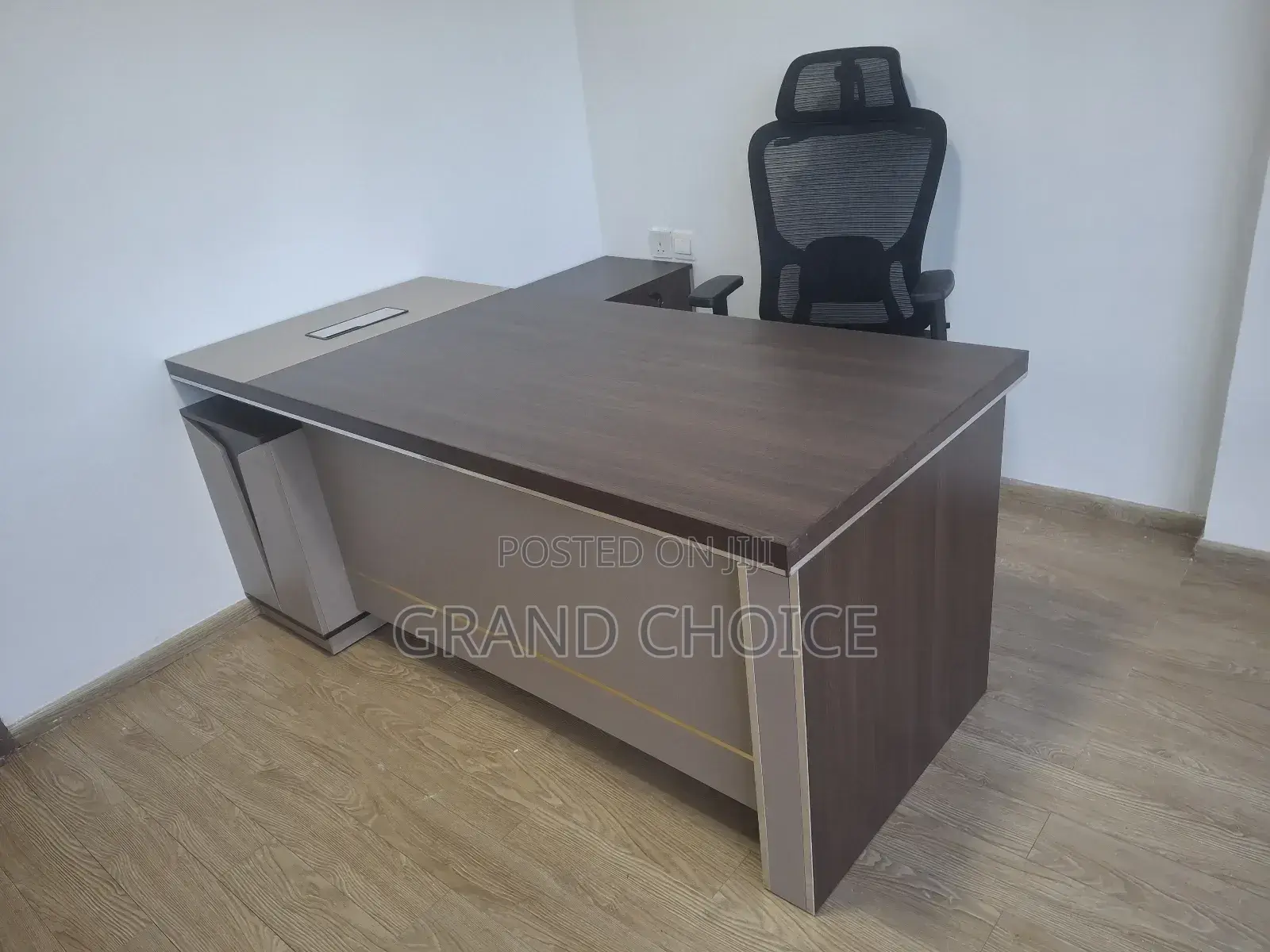 1.8m Office Executive