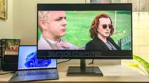 Lenovo L32p-30 31.5′′ Uhd Monitor + Lenovo Lc50 Webcam