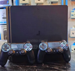 Black Sony Ps4.Playstation 4 Slim 500gb . Two Controllers