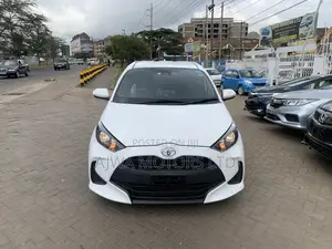 Toyota Yaris 1.5 Sedan L 2020 White