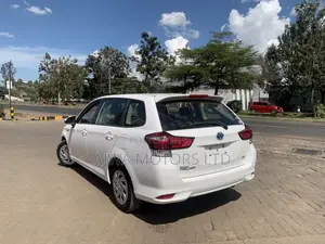 Toyota Corolla Fielder 1.5 Hybrid FWD 2020 White