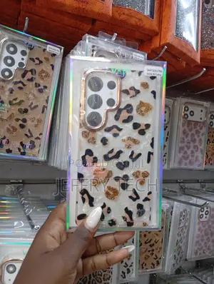 Cheetah-Patterned Phone Case for the Samsung Galaxy S25 Ultra,