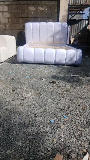 5by6 Luxe Bubble Upholstered Bed.