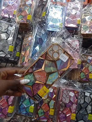 Geometric Diamond Pattern Case, Suitable for Various iPhone Models.