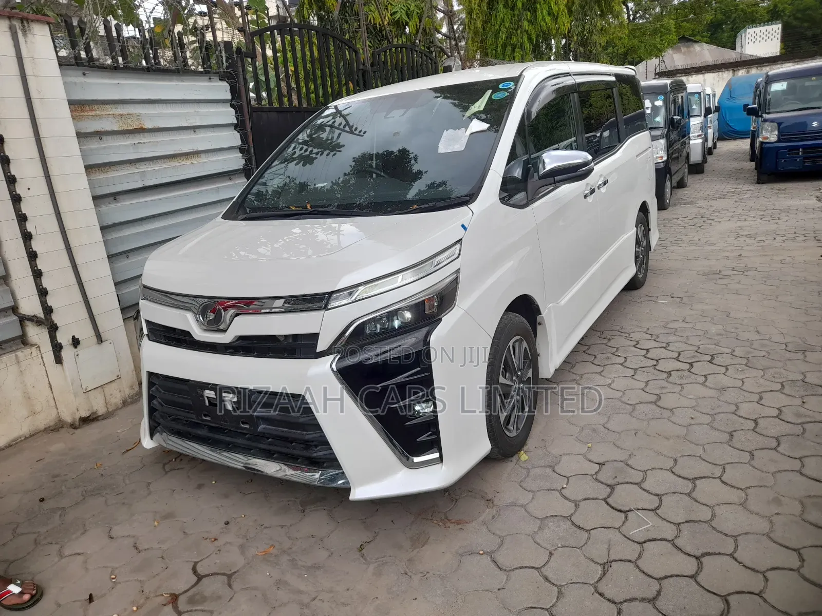 Toyota Voxy 2019