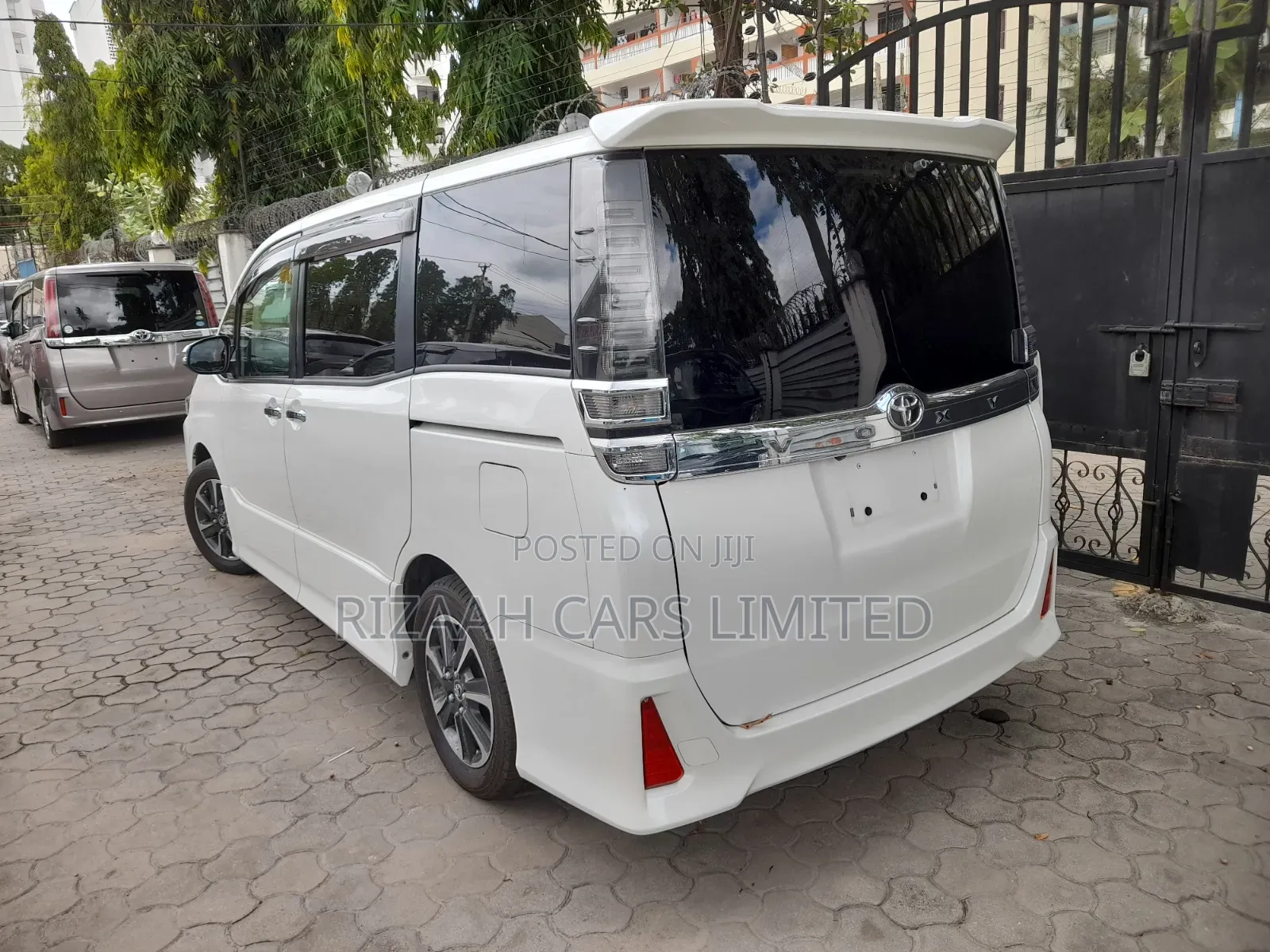 Toyota Voxy 2019