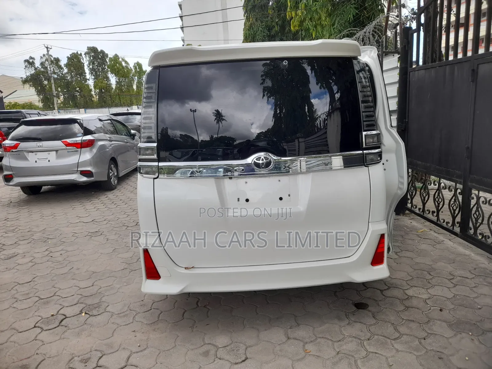 Toyota Voxy 2019