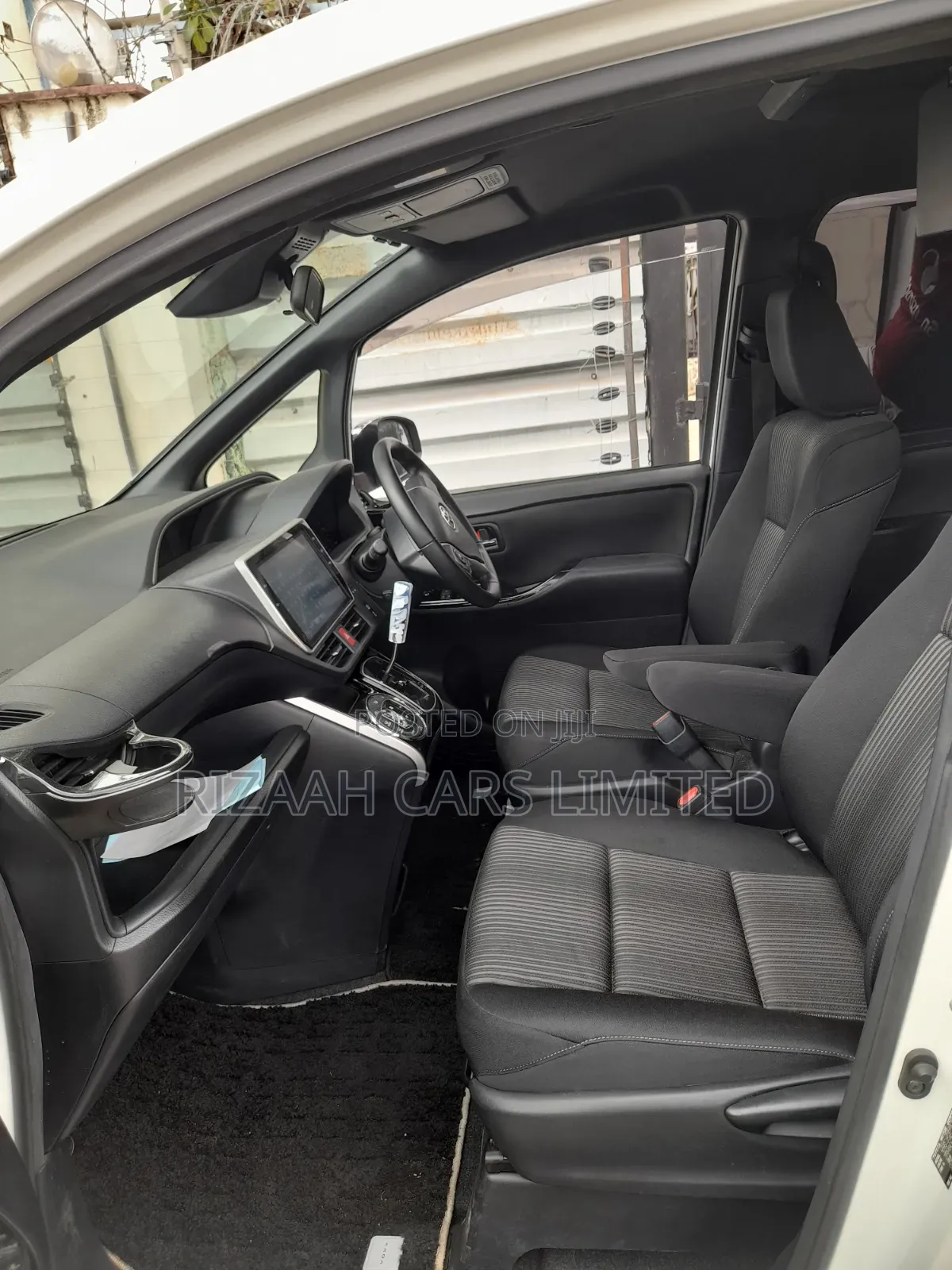 Toyota Voxy 2019