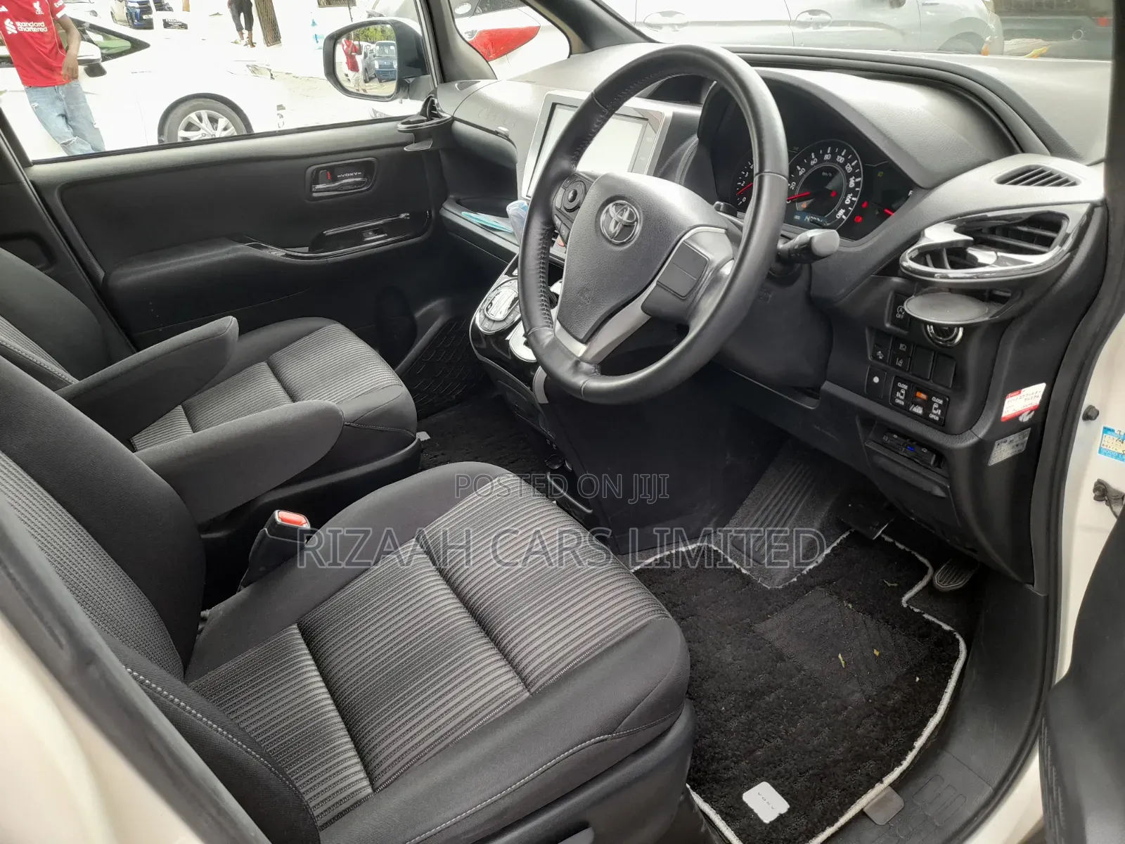 Toyota Voxy 2019