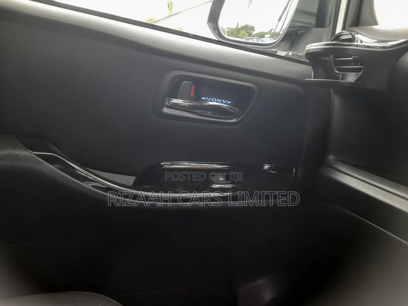 Toyota Voxy 2019