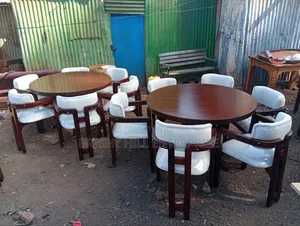 Beautifully Made Round 6 Seater Dining Table