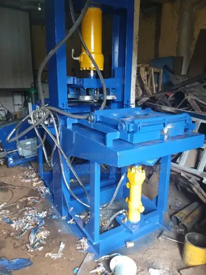 Hydraulic Brick Press Machine (Plastic and Cement)