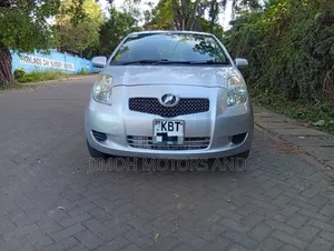 Toyota Vitz 2006 Silver