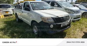 Toyota Hilux 2014 White