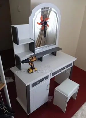 Unique Dresser Set