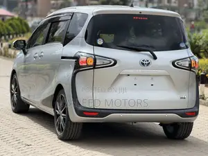Toyota Sienta 2019 Silver