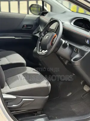 Toyota Sienta 2019 Silver
