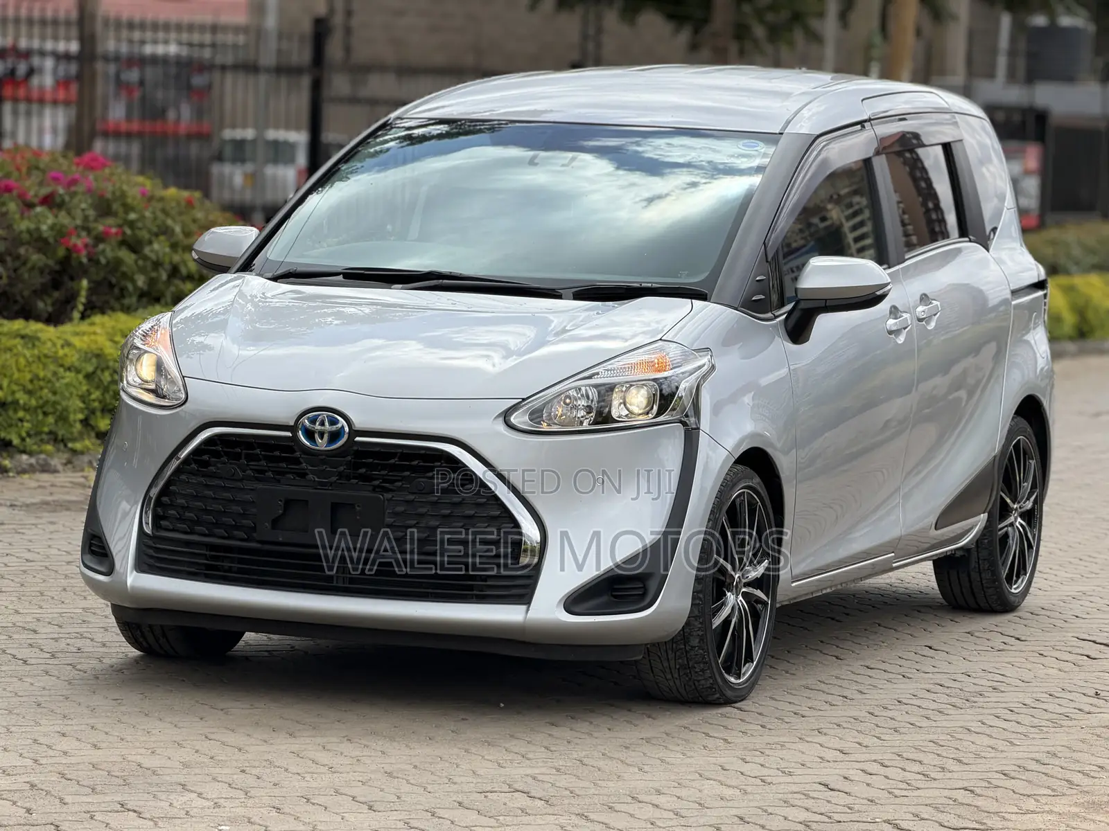 Toyota Sienta 2019 Silver