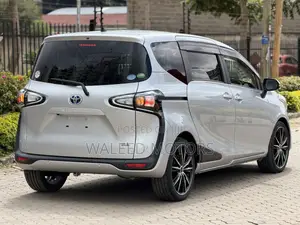 Toyota Sienta 2019 Silver