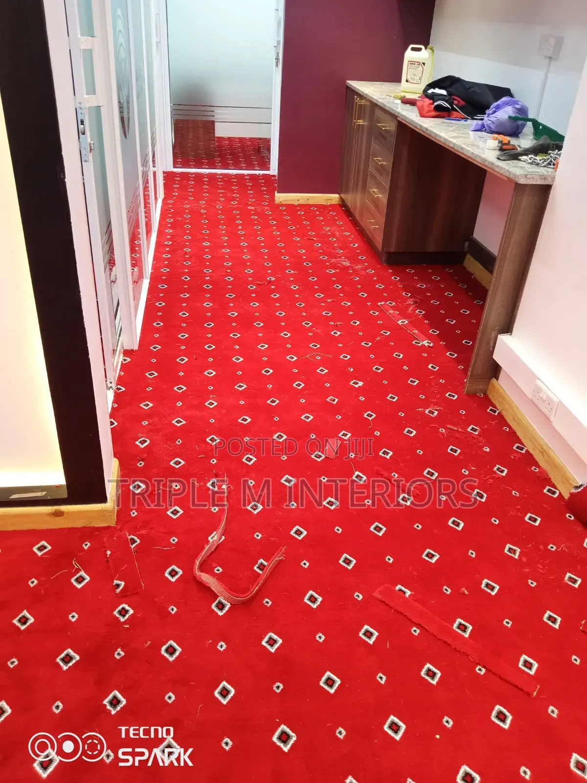 Classic Red Vip Floor Spread | Strong Visual Impact
