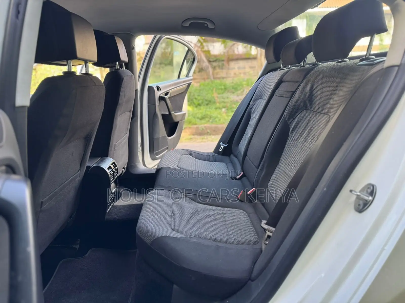 Volkswagen Passat 2013 White