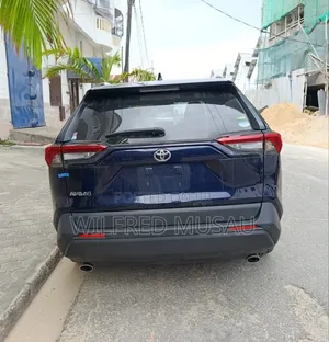 Toyota RAV4 2019 Blue