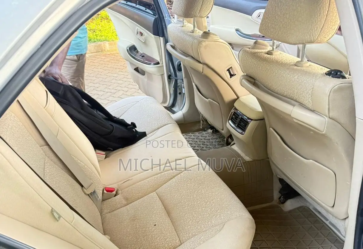 Toyota Crown 2012 Silver