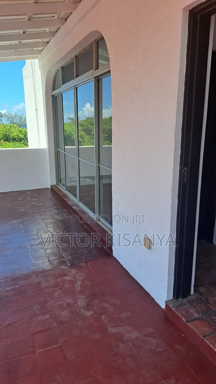 House in Diani Mombasa It Includes a Swimming Pool