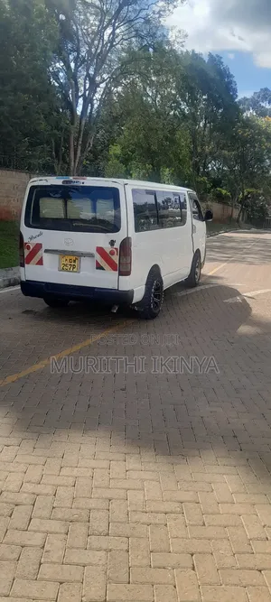 Toyota HiAce 2005 White