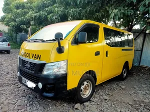 Isuzu Como 2015 Yellow