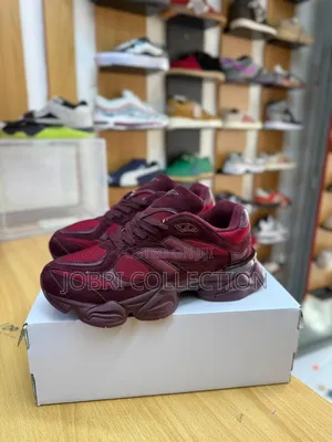 New Balance 9060 Burgundy
Sneakers