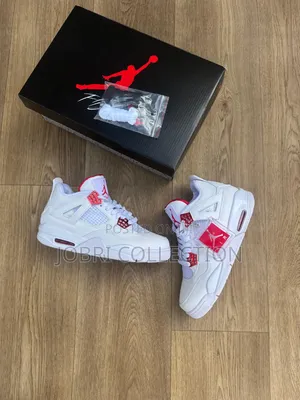 Jordan 4 Retro
Metallic Red
Sneakers