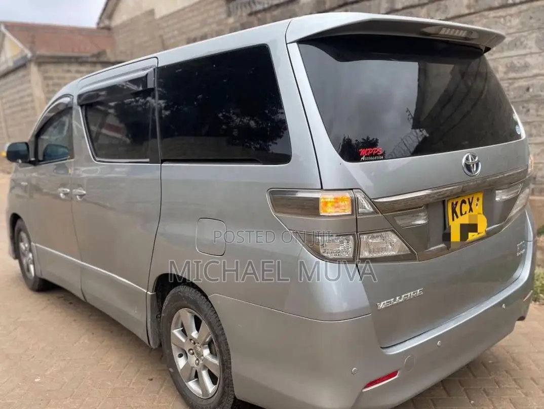 Toyota Alphard 2012 Silver
