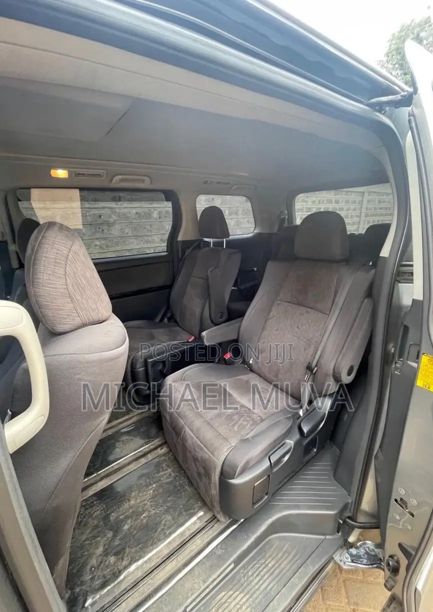 Toyota Alphard 2012 Silver