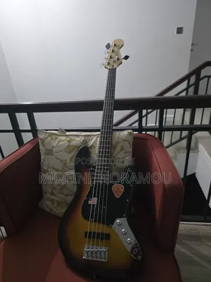 Fender Jazz 5 Strings Bass Guitar