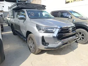 Toyota Hilux 2024 Gray