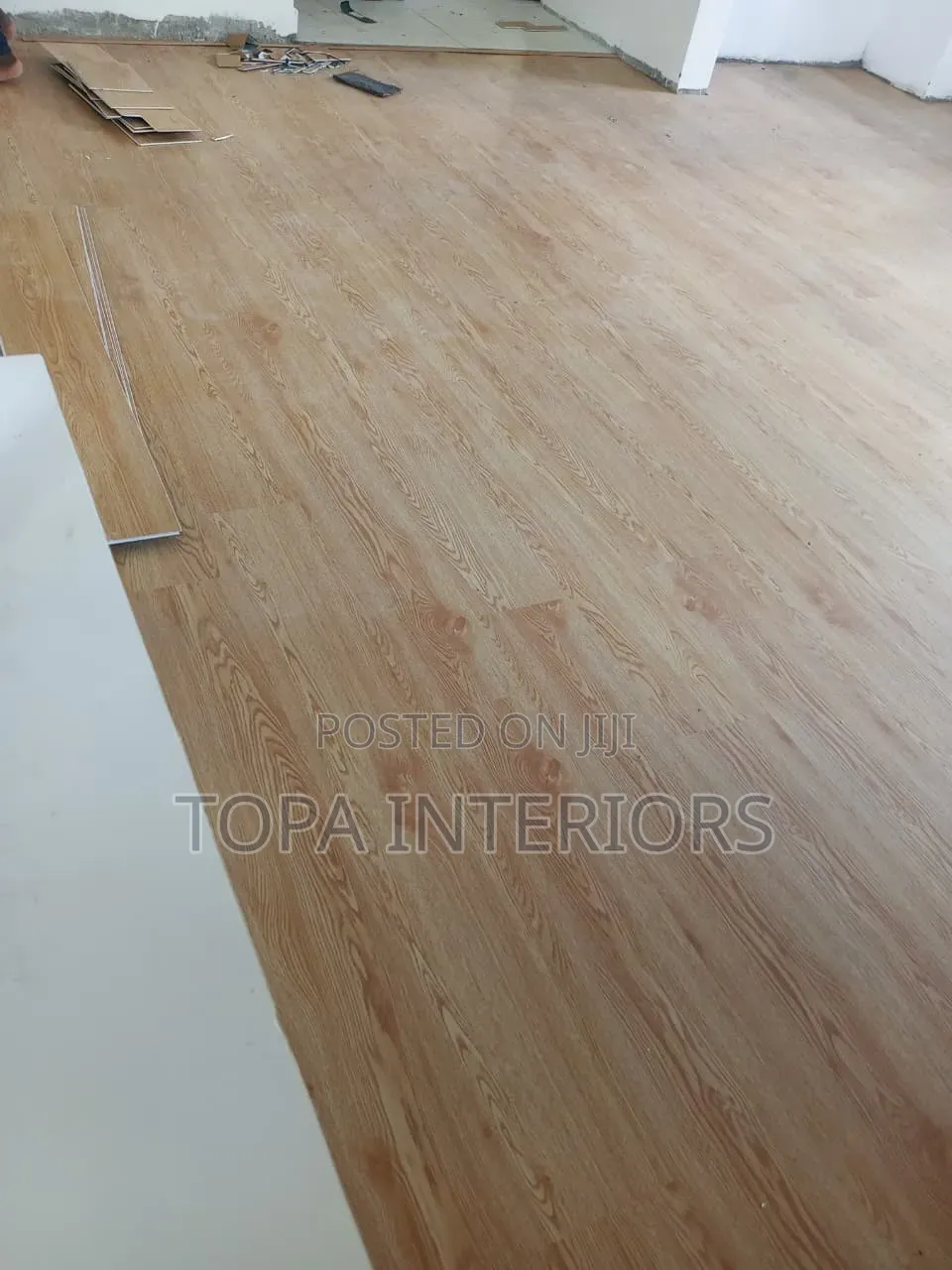Interlocking SPC Floor Laminate Waterproof Flooring Tile Carpets
