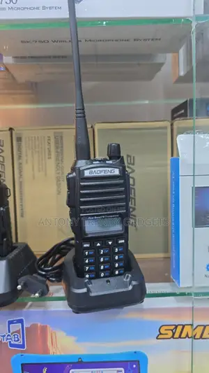 Baofeng Uv-82 Dual-Band Handheld Two-Way Radio, Uv 82 Walkie Talkie