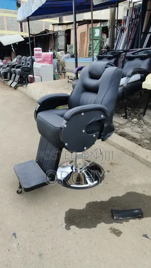 Black Hydraulic Kinyozi Seats