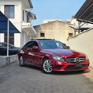 Mercedes-Benz C200 2019 Red
