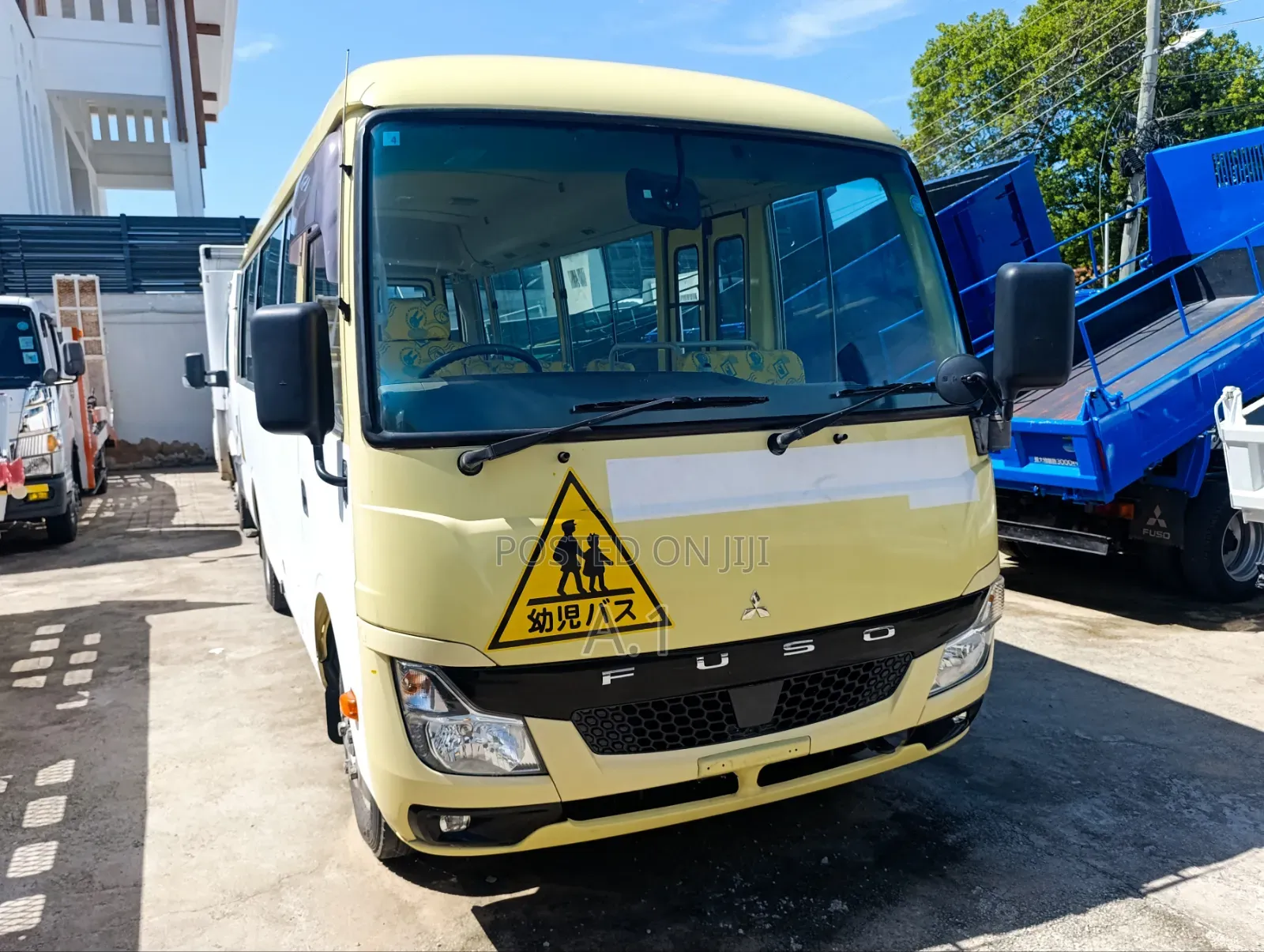 Mitsubishi Fuso Rosa 2019 Beige
