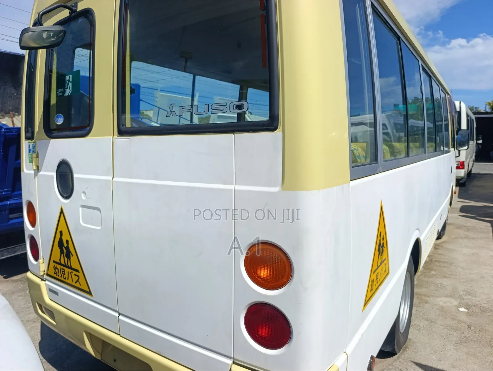 Mitsubishi Fuso Rosa 2019 Beige