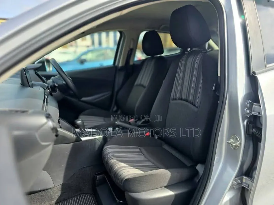 Mazda 2 2020 Silver