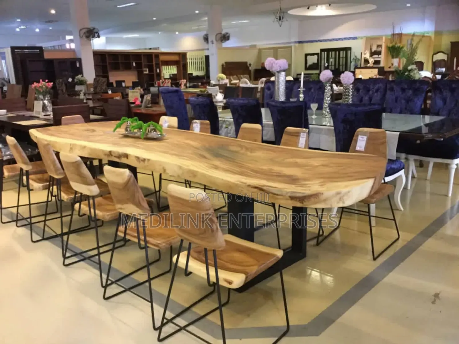 Orgies Top Customized Dinning Table Set