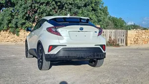 Toyota C-HR XLE FWD Sport Utility (2.0L 4cyl 2AM) 2018 Pearl
