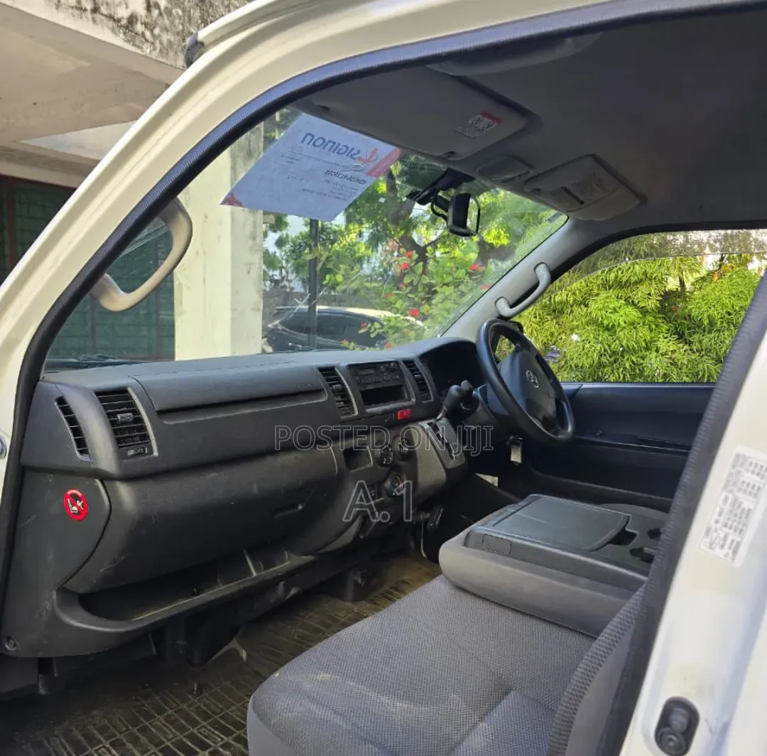 Toyota Regius 2019 White