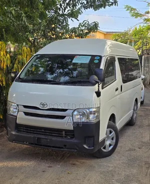 Toyota Regius 2019 White